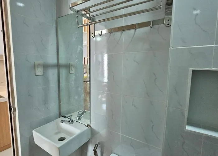Stunning 2 Bedroom Near Airport *